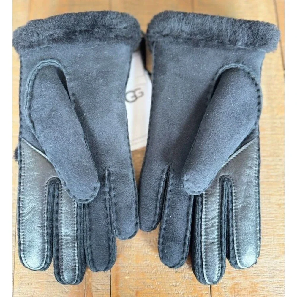 NWT Ugg Exposed Seam Sheepskin Lined Black Leather Glove Size M Winter Fleece